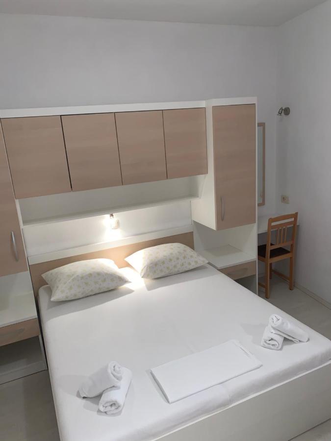 Apartments Center Baska Voda Bagian luar foto